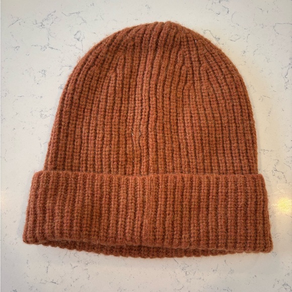 Madewell Alpaca-Blend Cuffed Beanie in Heather Rust - Picture 3 of 6